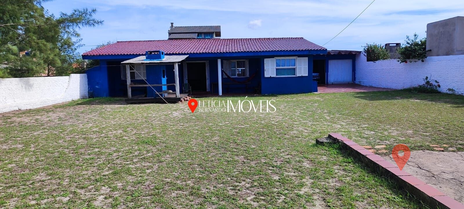 Casa Rústica com Pé Direito Alto à Venda em Balneário Pinhal — foto 2