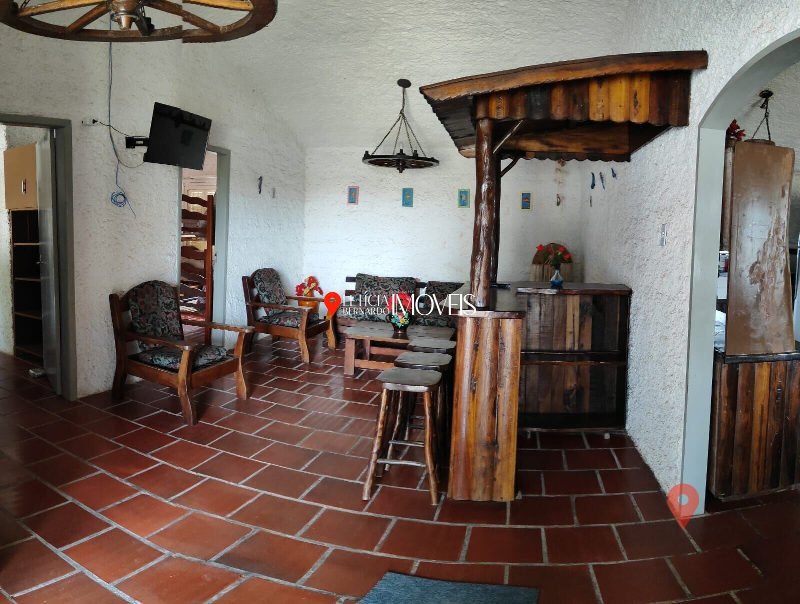 Casa Rústica com Pé Direito Alto à Venda em Balneário Pinhal — foto 9