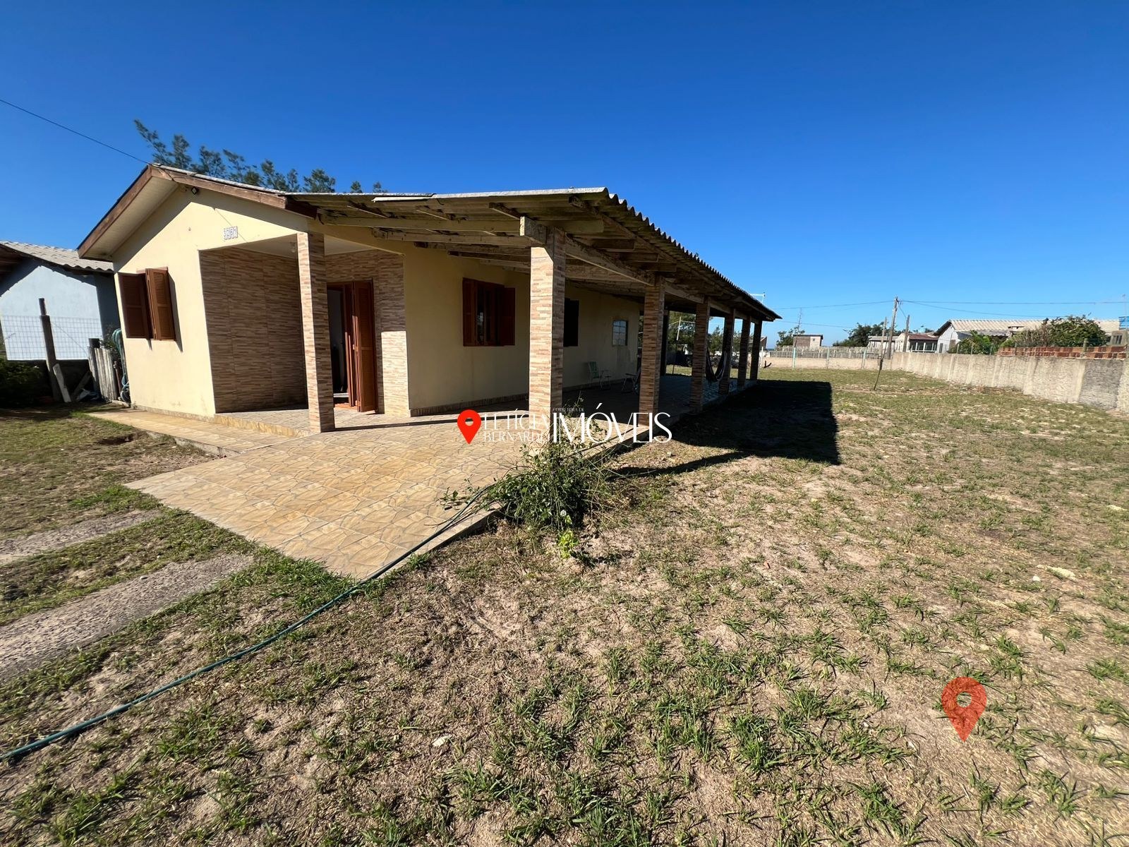 CASA ACONCHEGANTE EM AMPLO TERRENO – EM BALNEÁRIO PINHAL! — foto 4