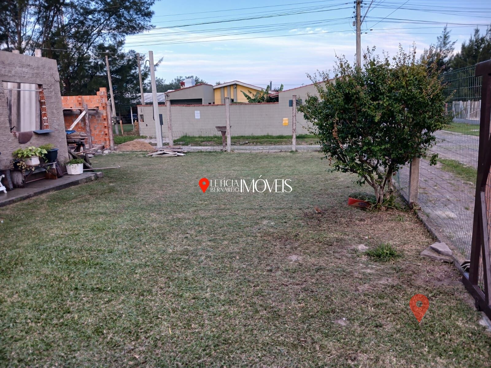 CASA DE ESQUINA EM BALNEÁRIO PINHAL — foto 10