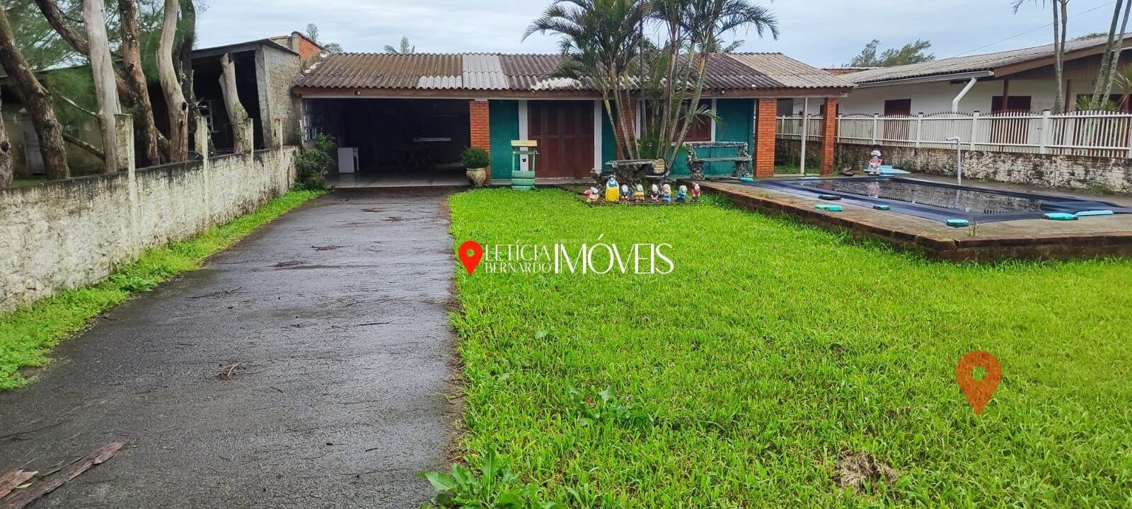 CASA À VENDA COM PISCINA EM BALNEÁRIO PINHAL — foto 1